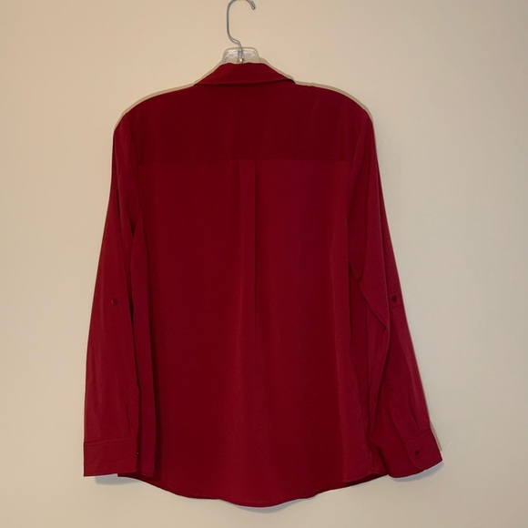 Talbots petites burgundy button down V- neck shirt. Size LP - Picture 6 of 10